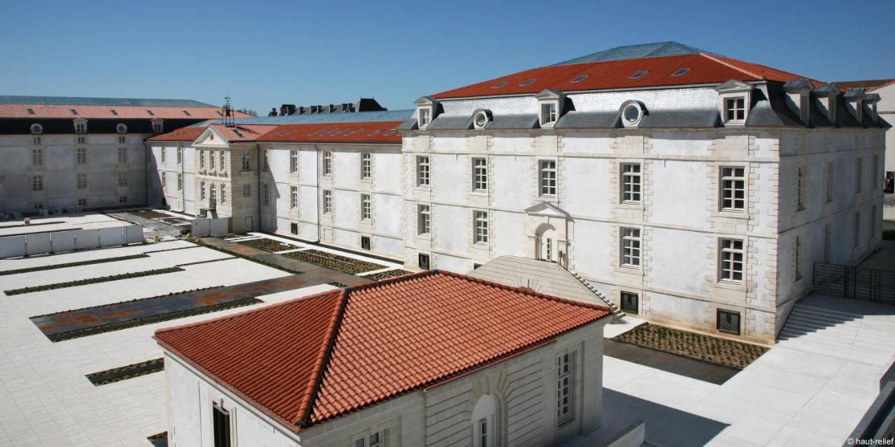 Residence De L'Arsenal Royal - Meubles De Tourisme 로슈포르 외부 사진