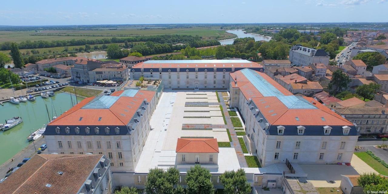 Residence De L'Arsenal Royal - Meubles De Tourisme 로슈포르 외부 사진