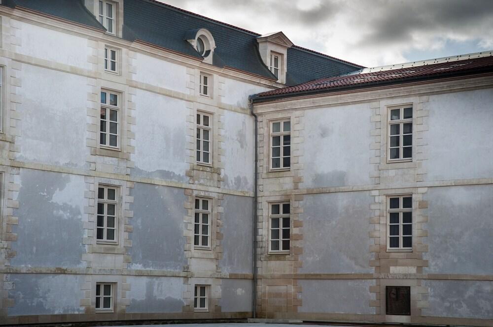 Residence De L'Arsenal Royal - Meubles De Tourisme 로슈포르 외부 사진